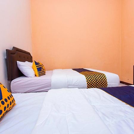 Spot On 2697 Homy House Hotell Semarang Eksteriør bilde