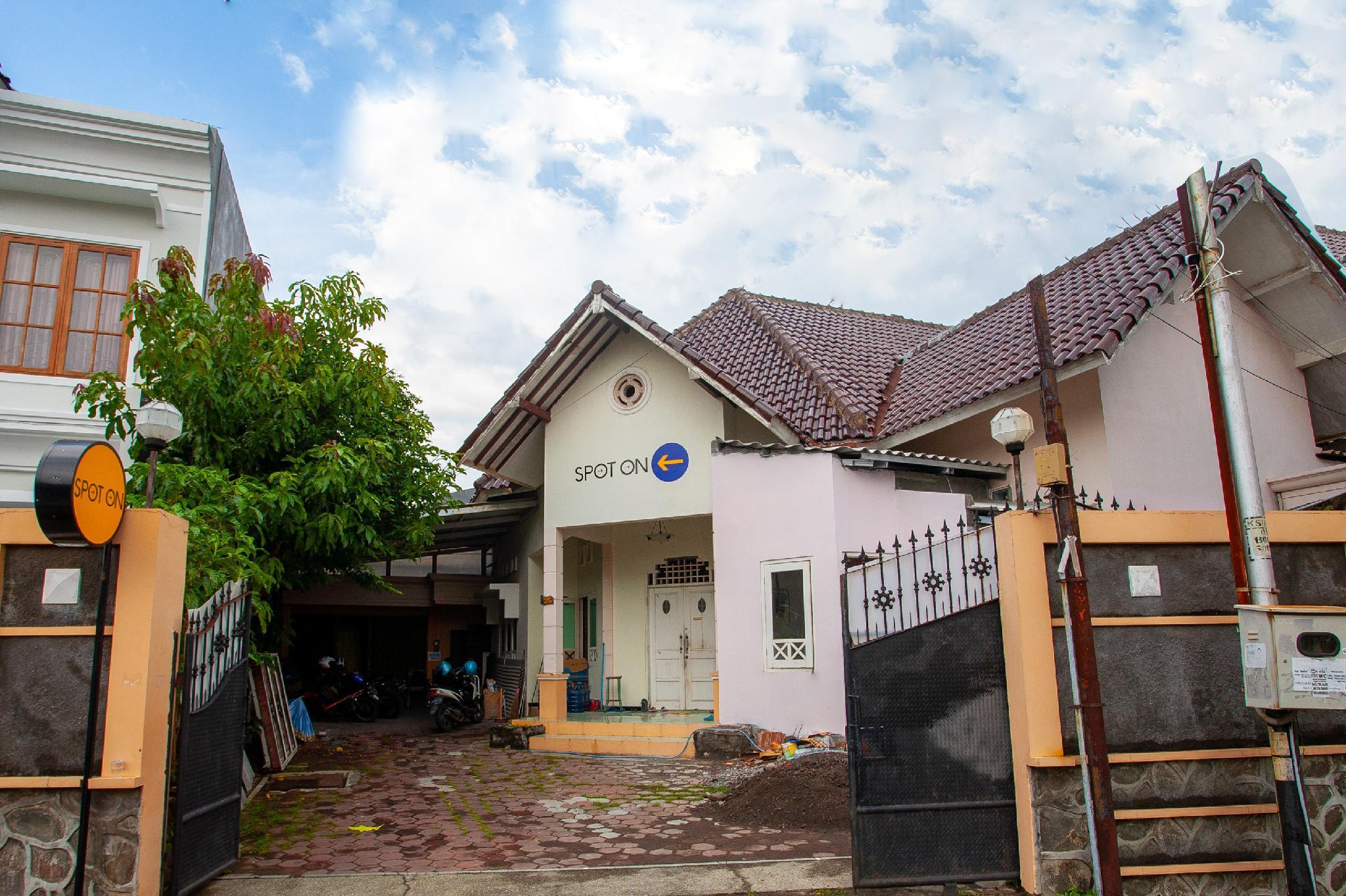Spot On 2697 Homy House Hotell Semarang Eksteriør bilde