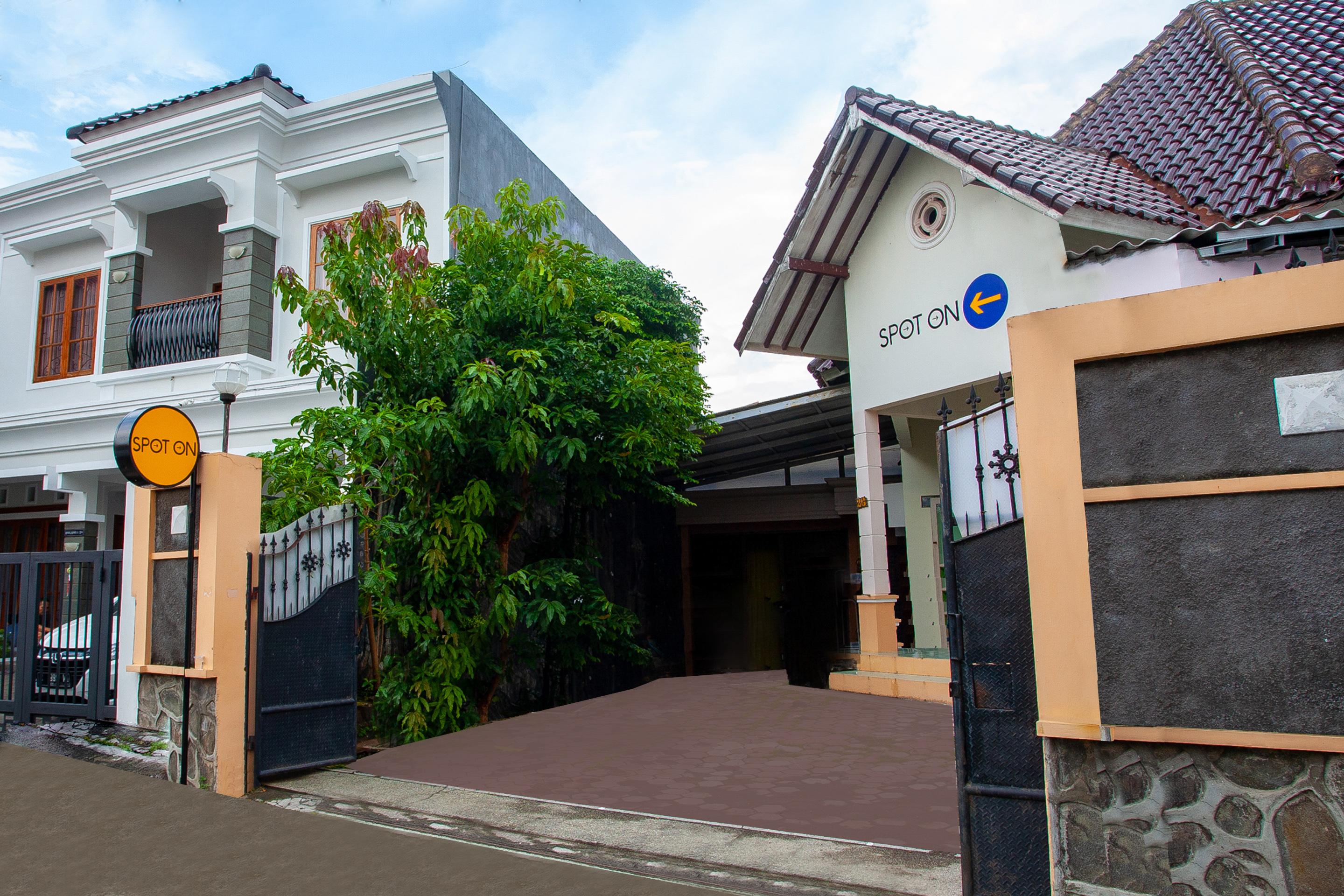 Spot On 2697 Homy House Hotell Semarang Eksteriør bilde