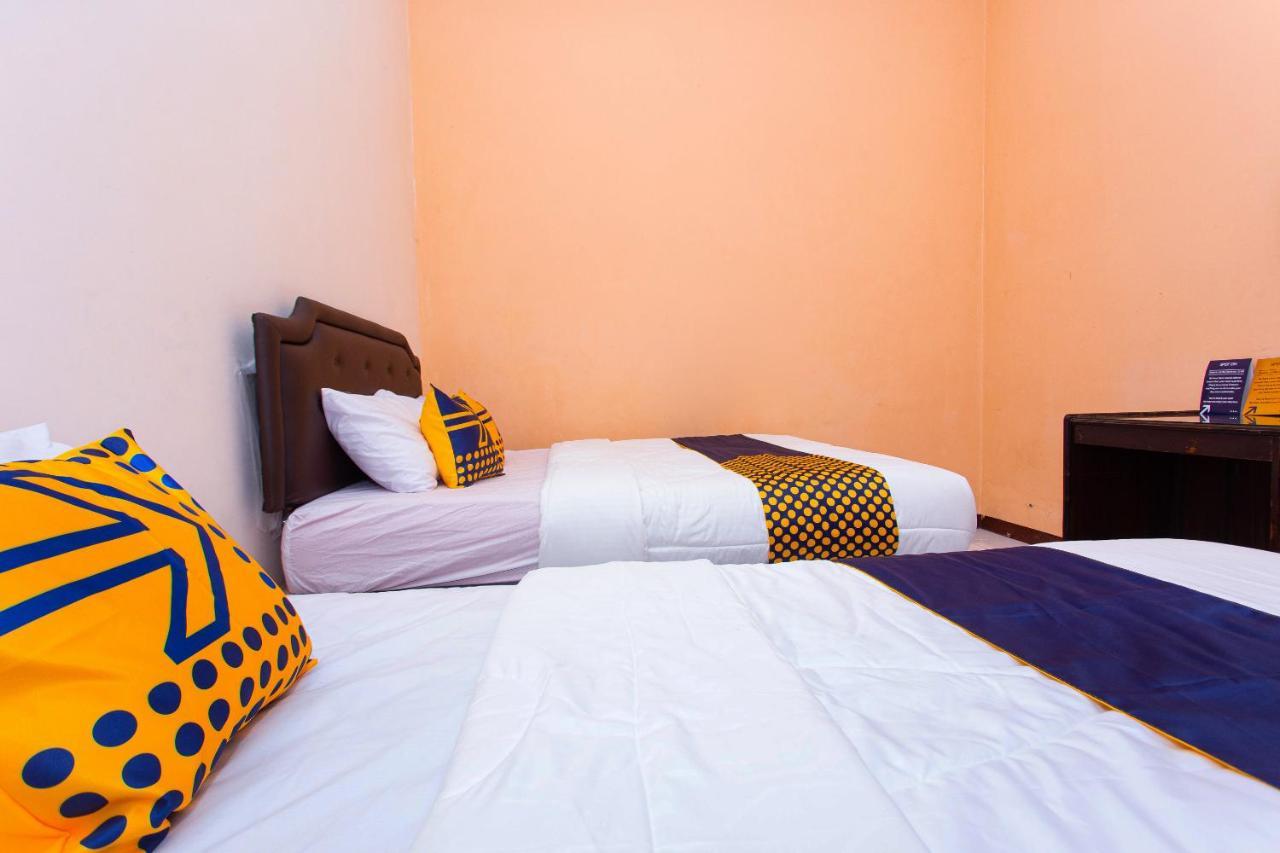 Spot On 2697 Homy House Hotell Semarang Eksteriør bilde